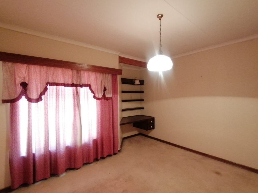 5 Bedroom Property for Sale in Vaal Park North West